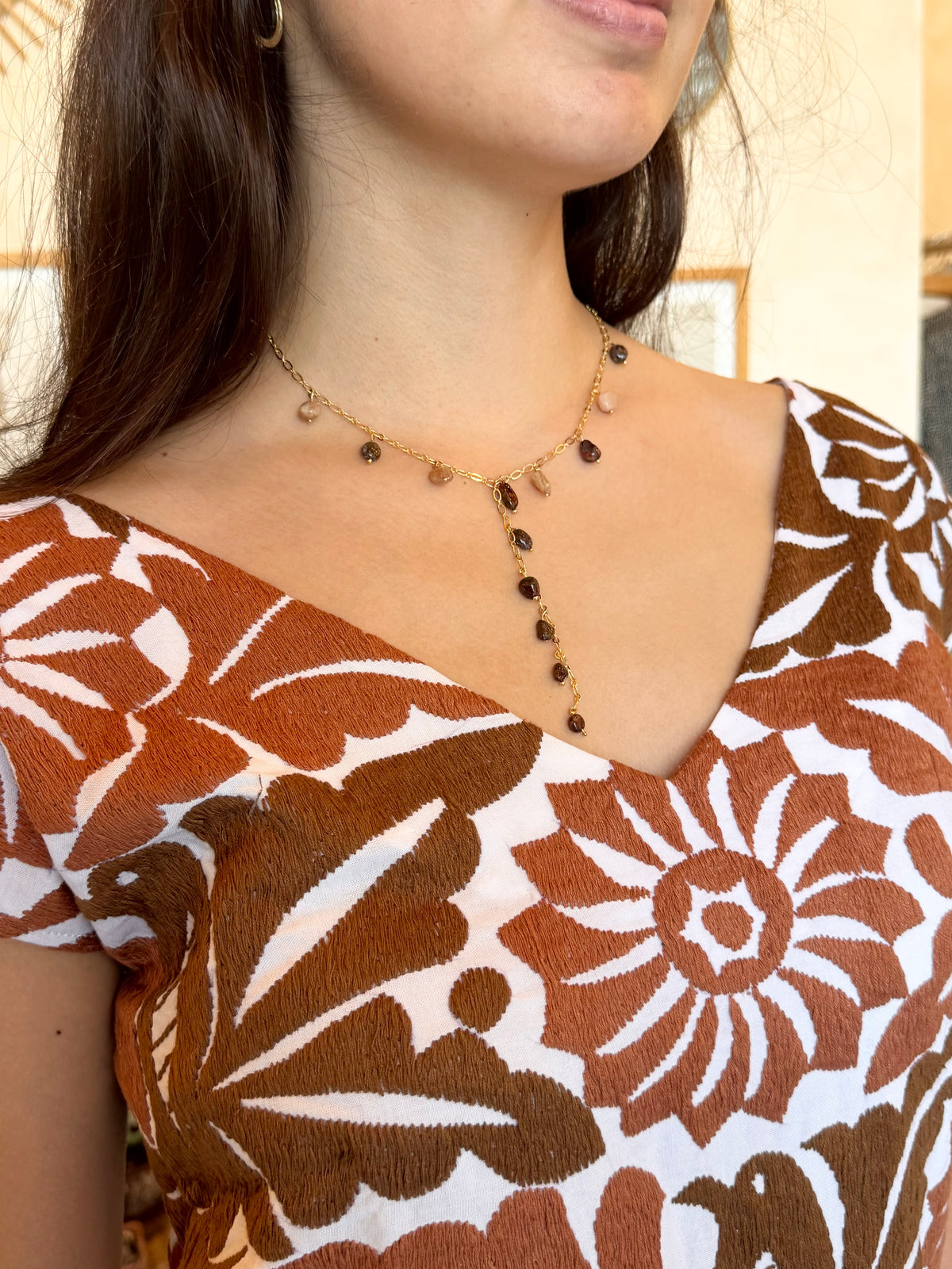 Blusa Jalapa V Blanca Chedron Café