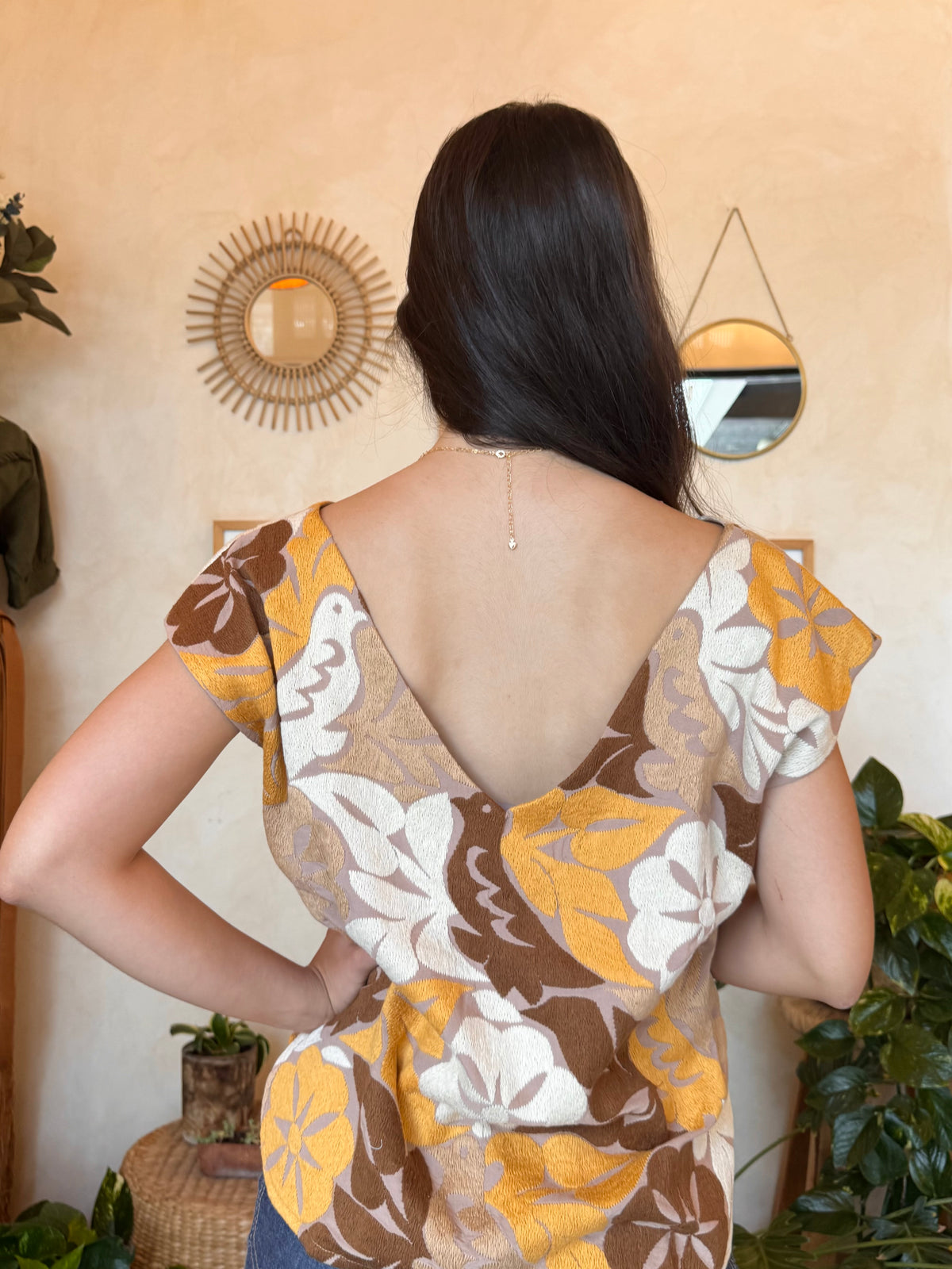 Blusa Jalapa V Moka Neutros Amarillos