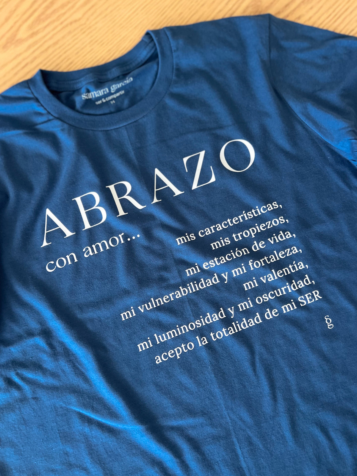 Camiseta Abrazo Azul Índigo
