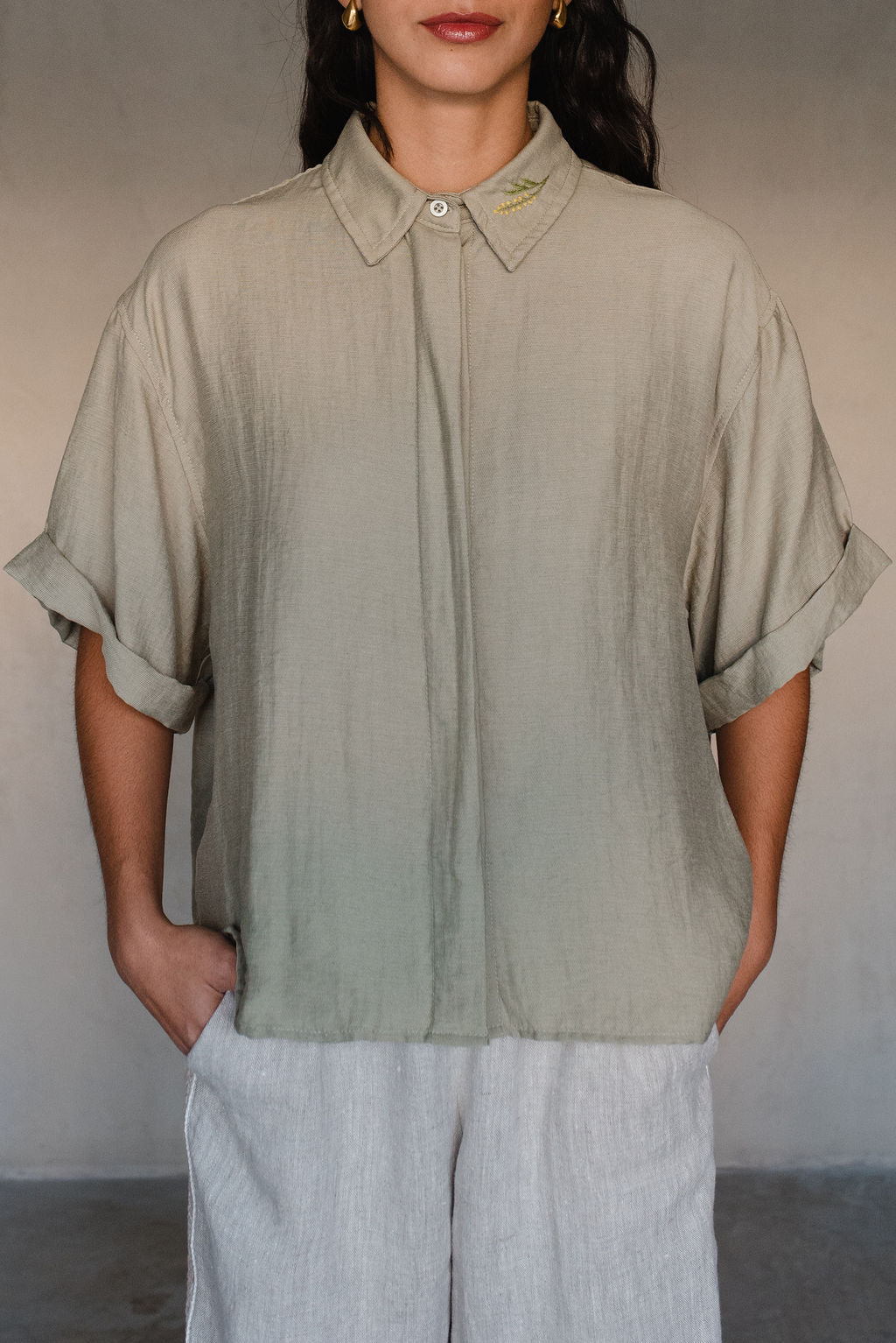 Short-sleeved linen shirt