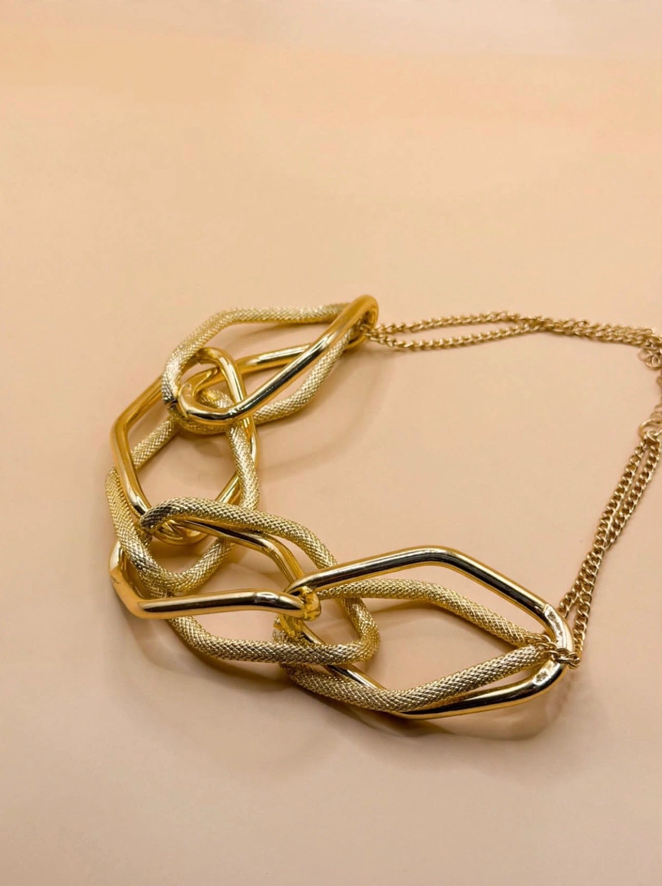 Collar Enlaces Dorado 18