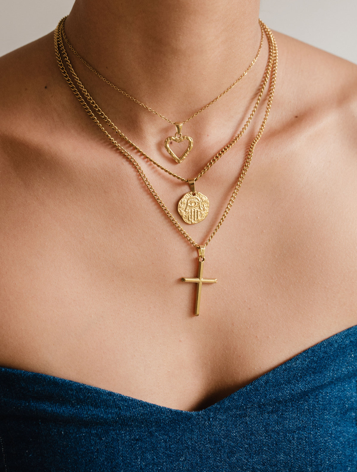 Collar Triple Cruz Dorada D46