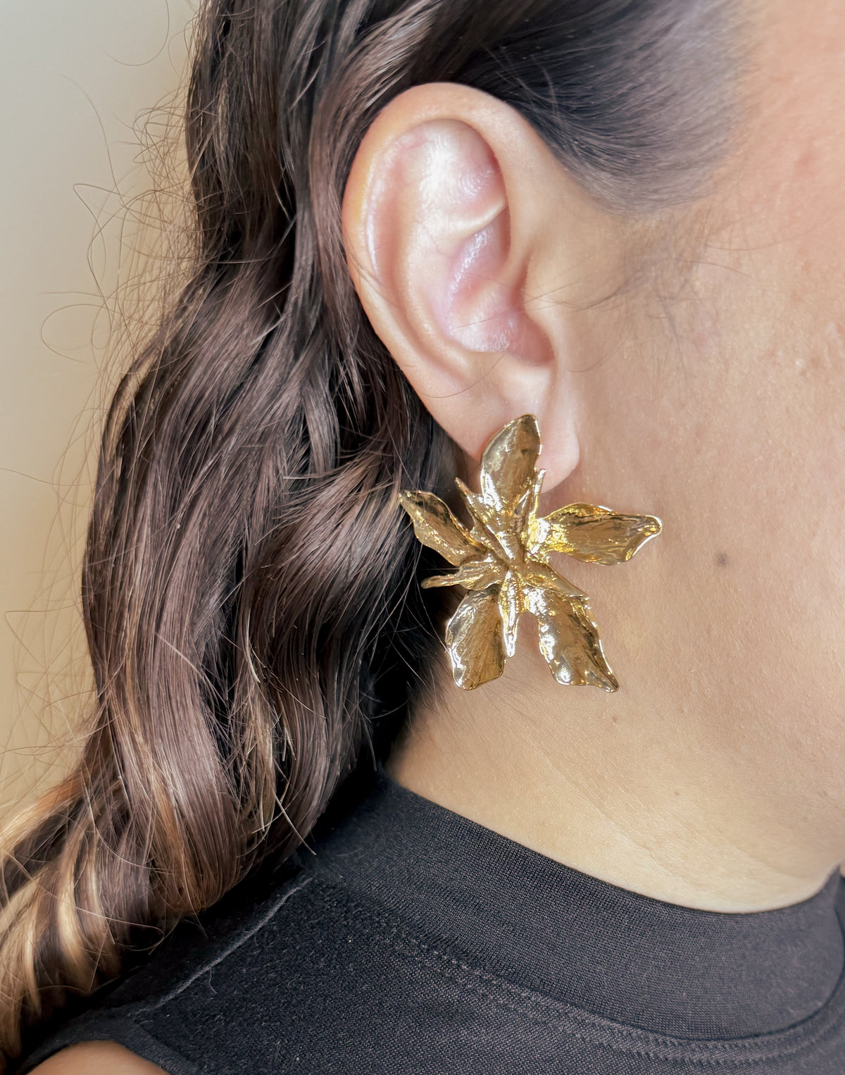 Aretes Estrella Floral Dorada J65