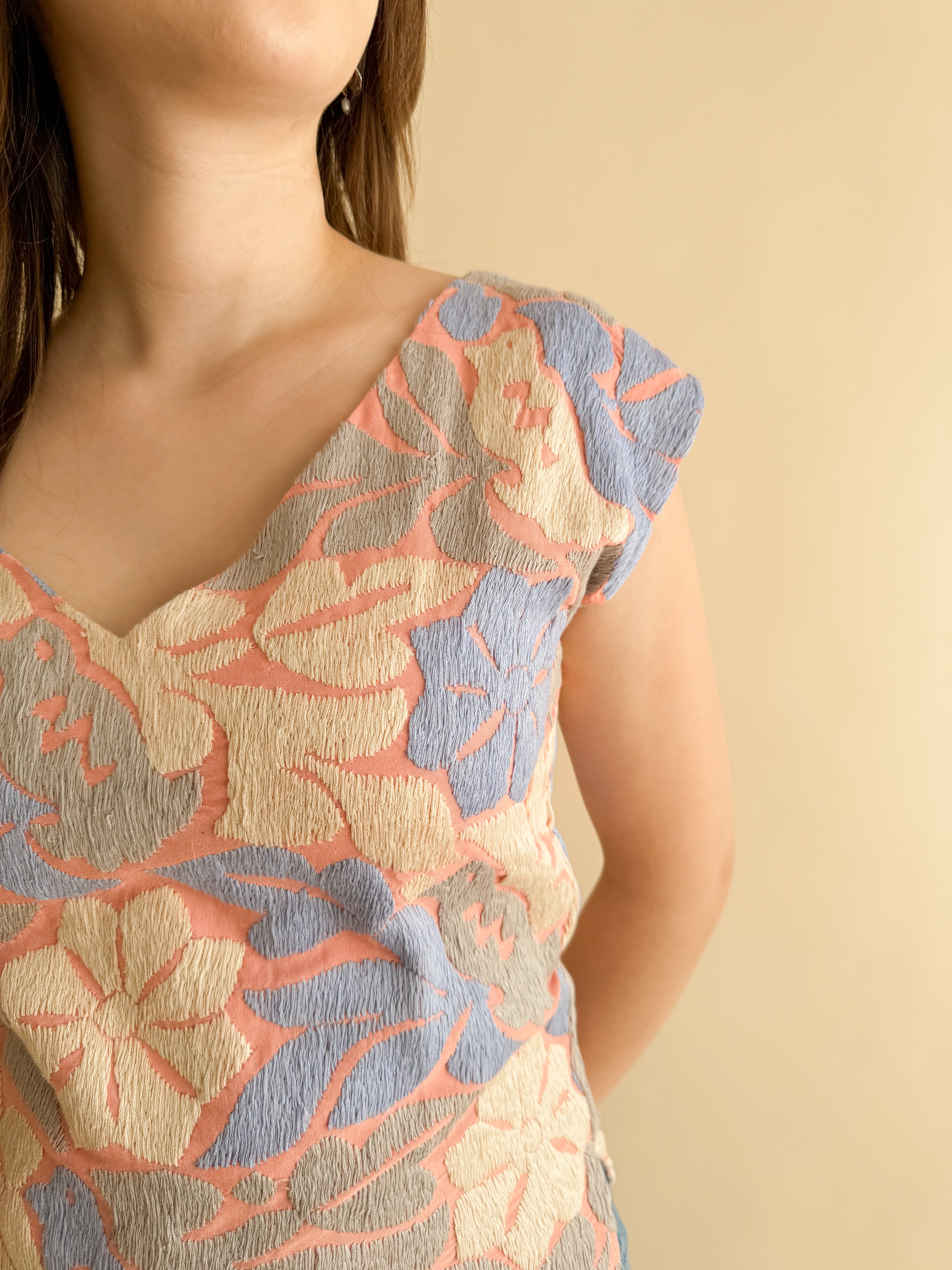 Blusa Jalapa V Rosa/Bordado Rosa y Lila