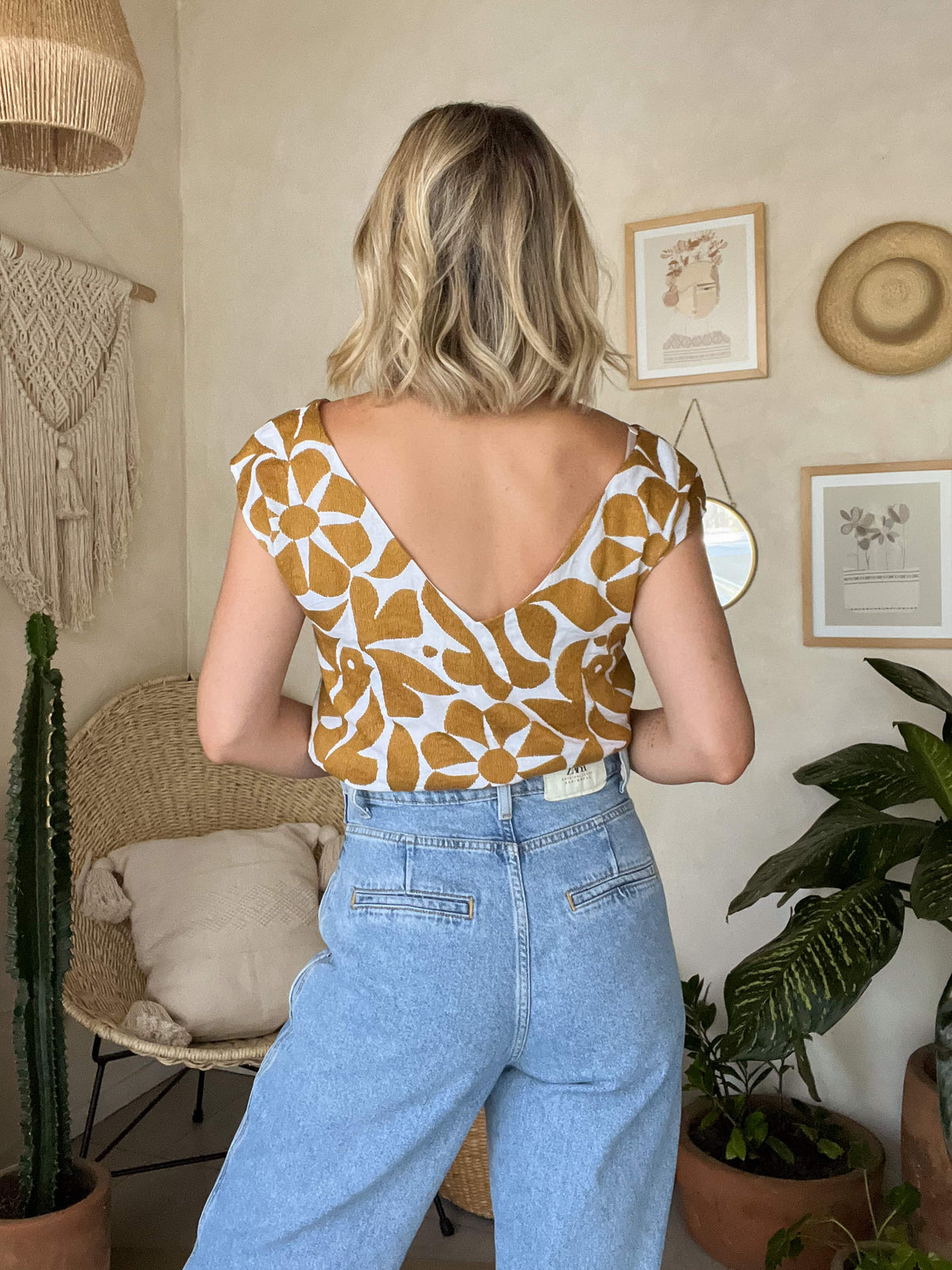 Blusa Jalapa V Blanco/Dorado Intenso