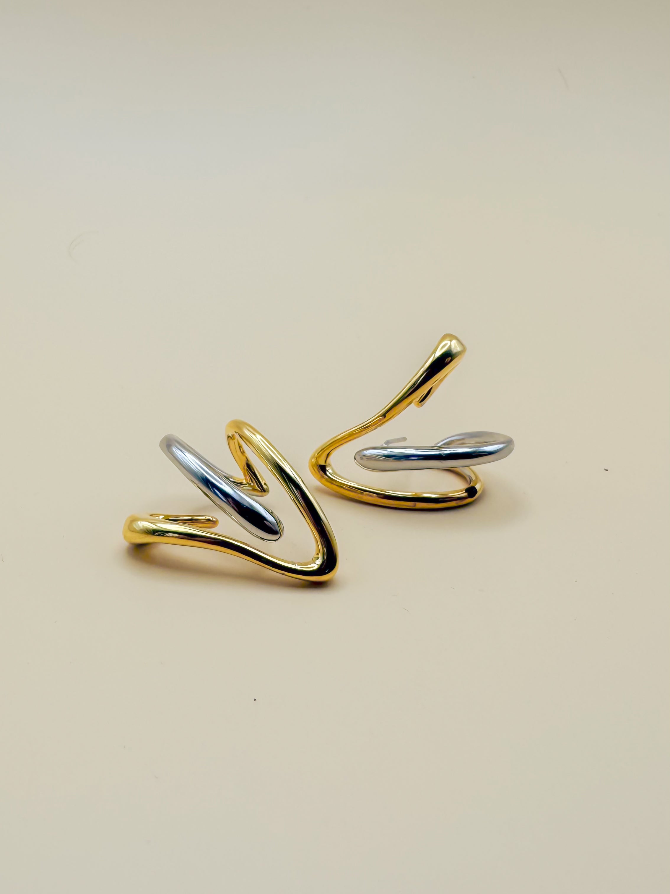 Aretes Triangulo Dorado/Plata A11