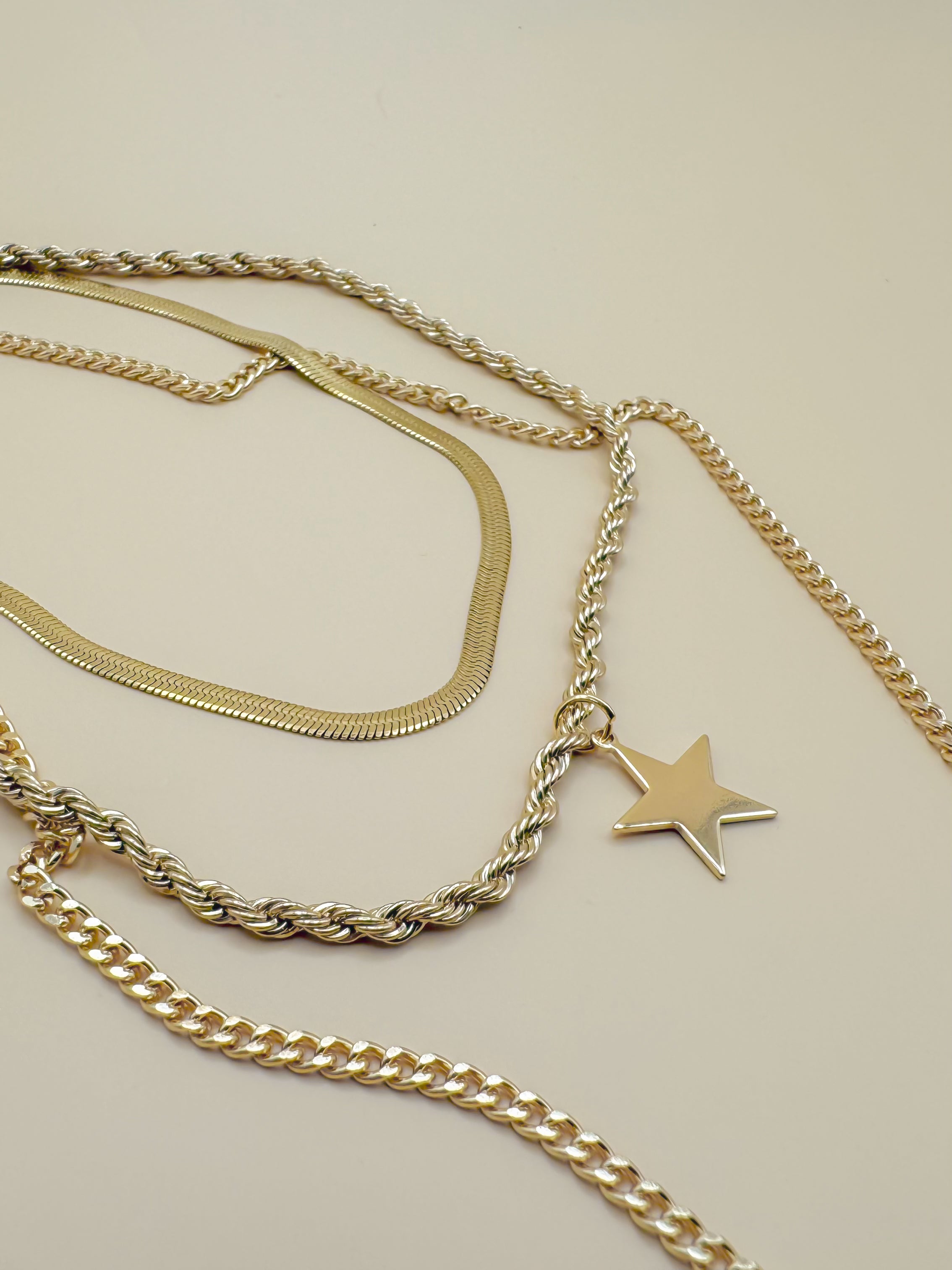 Collar Estrella Dorada A14