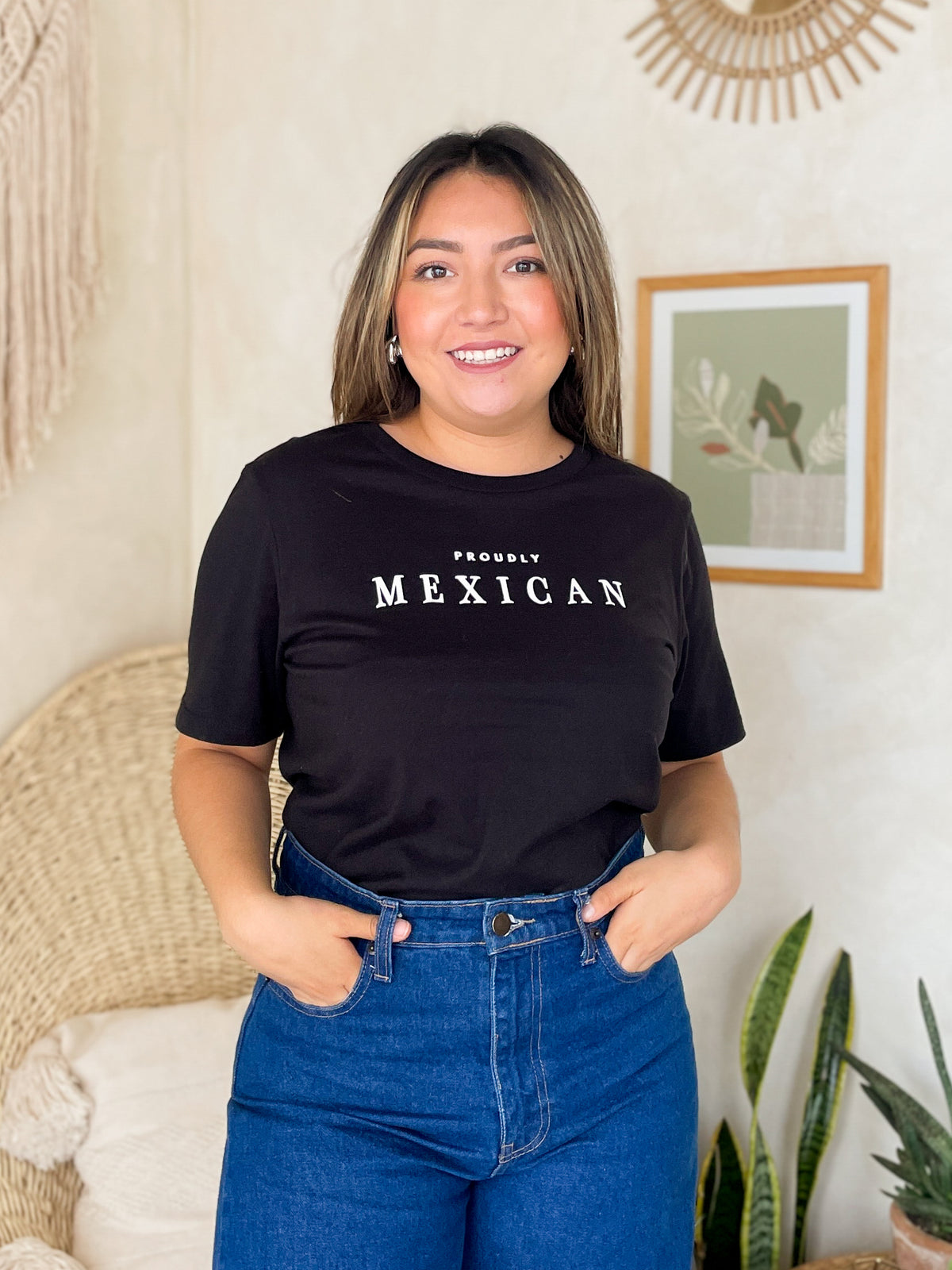 Camiseta Proudly Mexican (letra blanca)