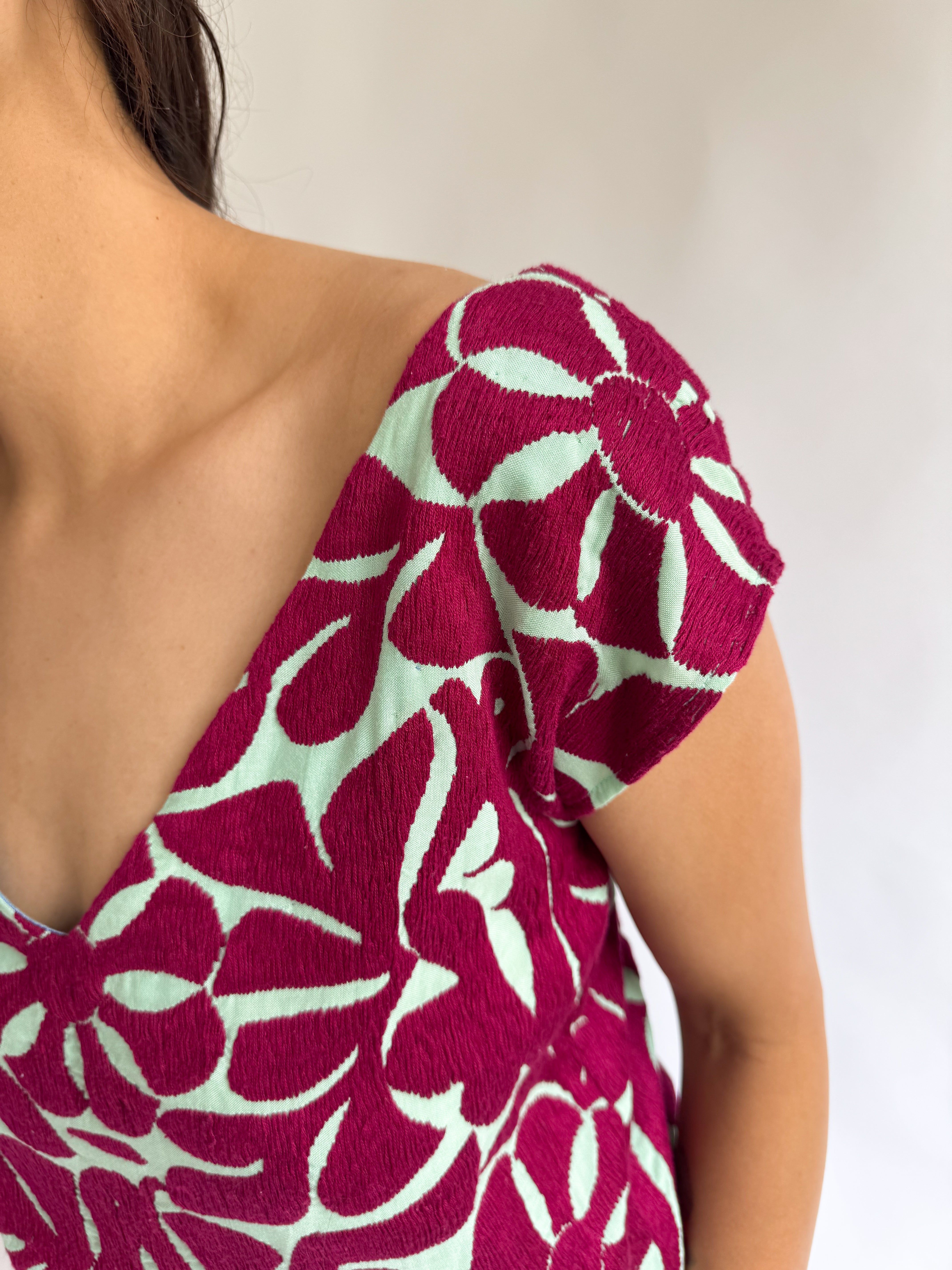 Blusa Jalapa V Menta / Burgundy