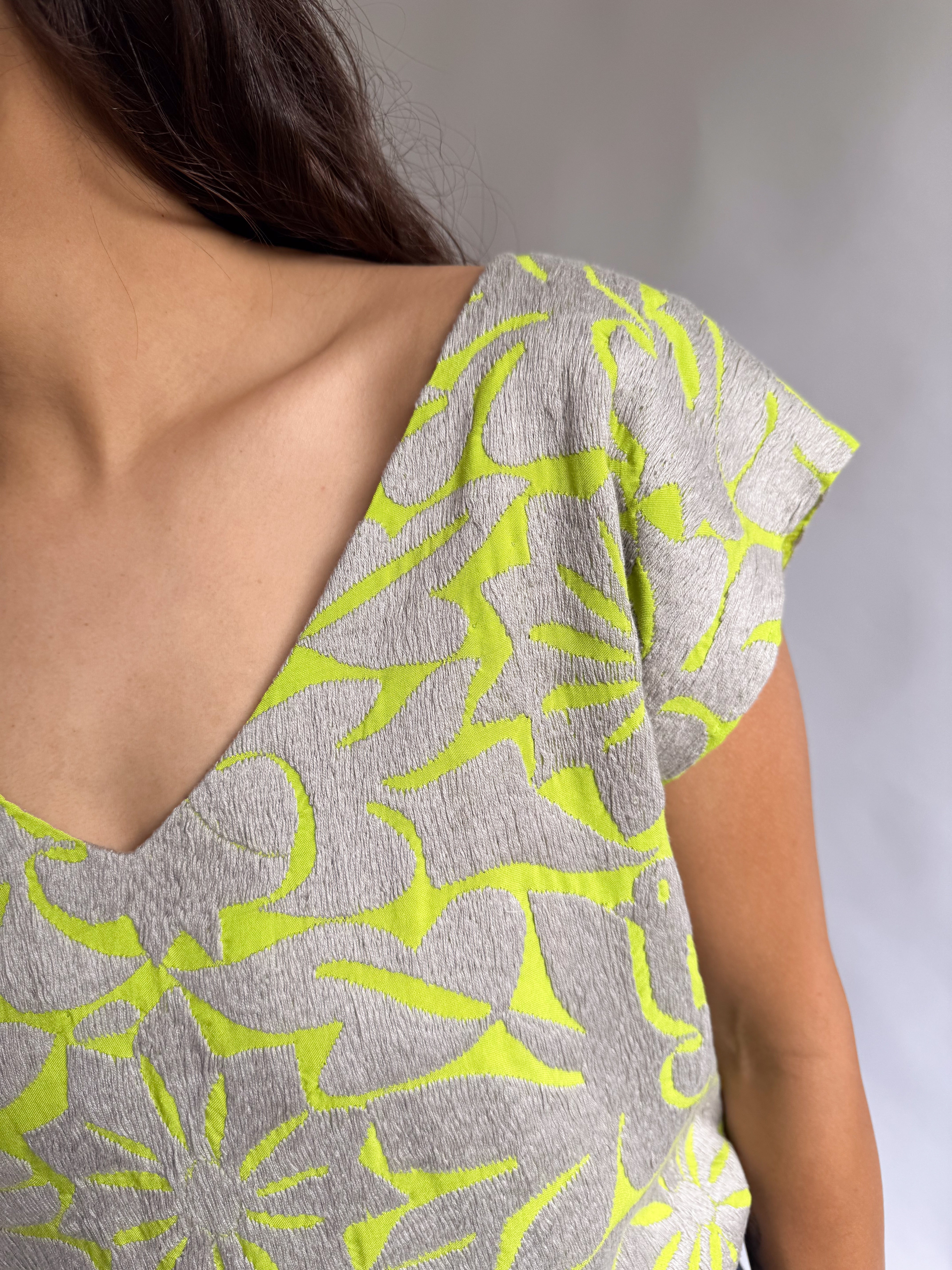 Blusa Jalapa V Neón / Gris