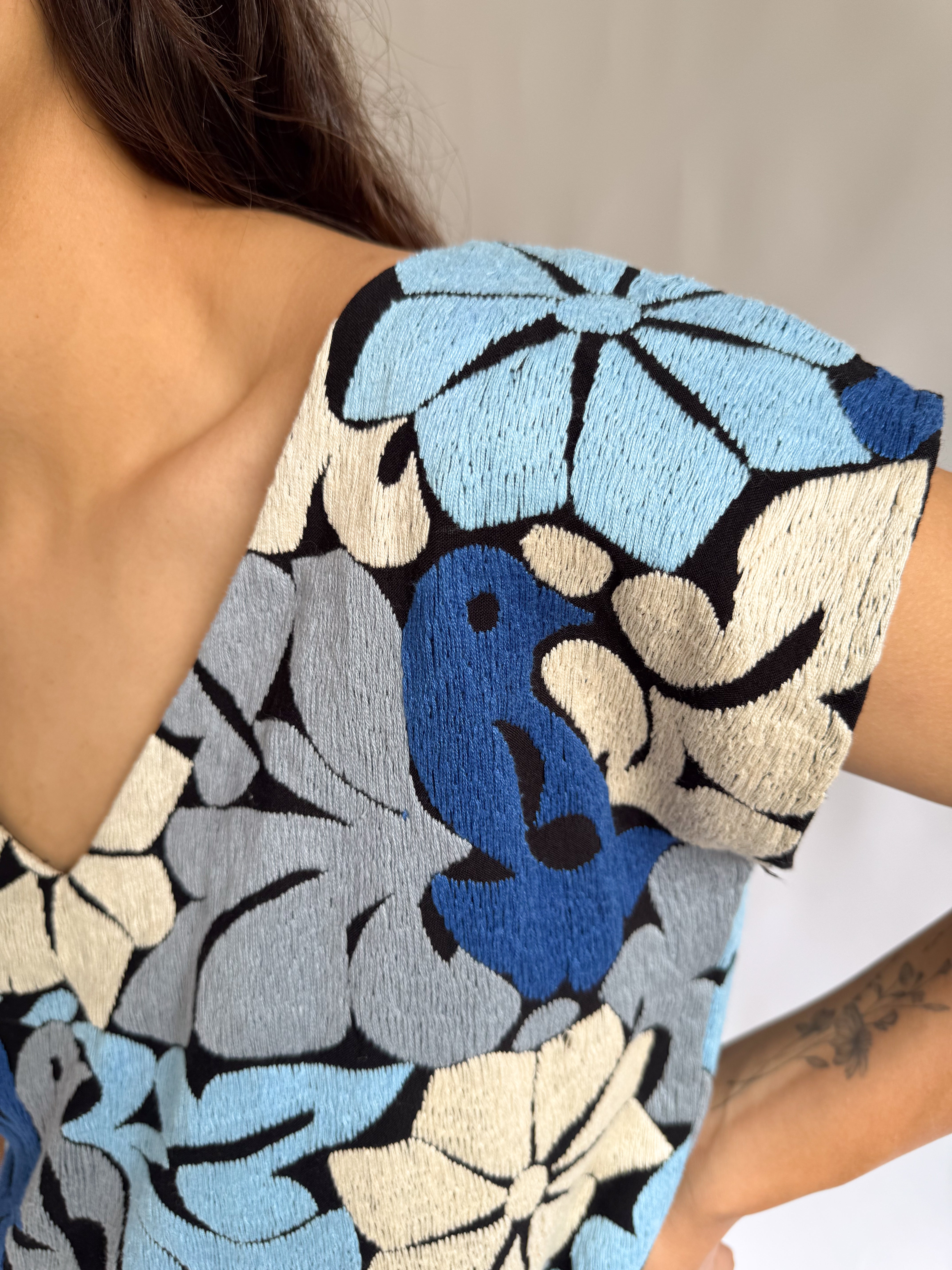 Blusa Jalapa V Negro / Azules