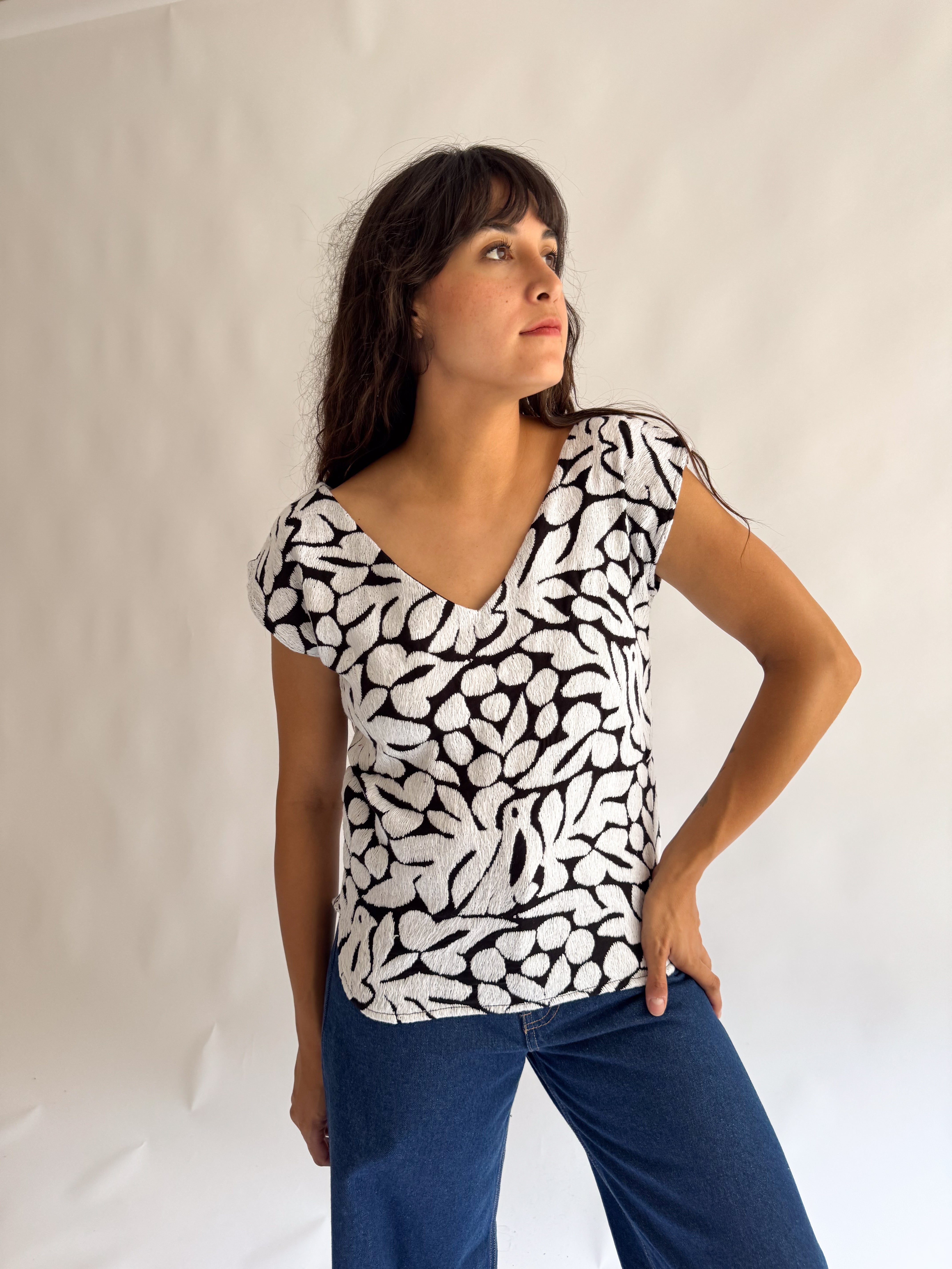 Blusa Jalapa V Negro / Blanco