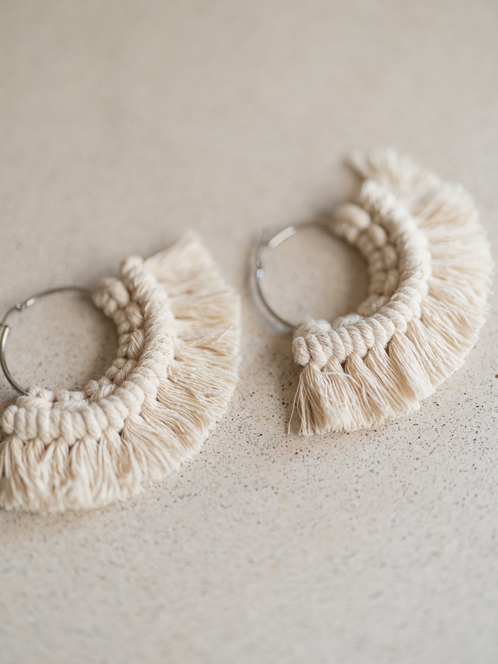 Aretes Macramé Media Luna Hueso MH1