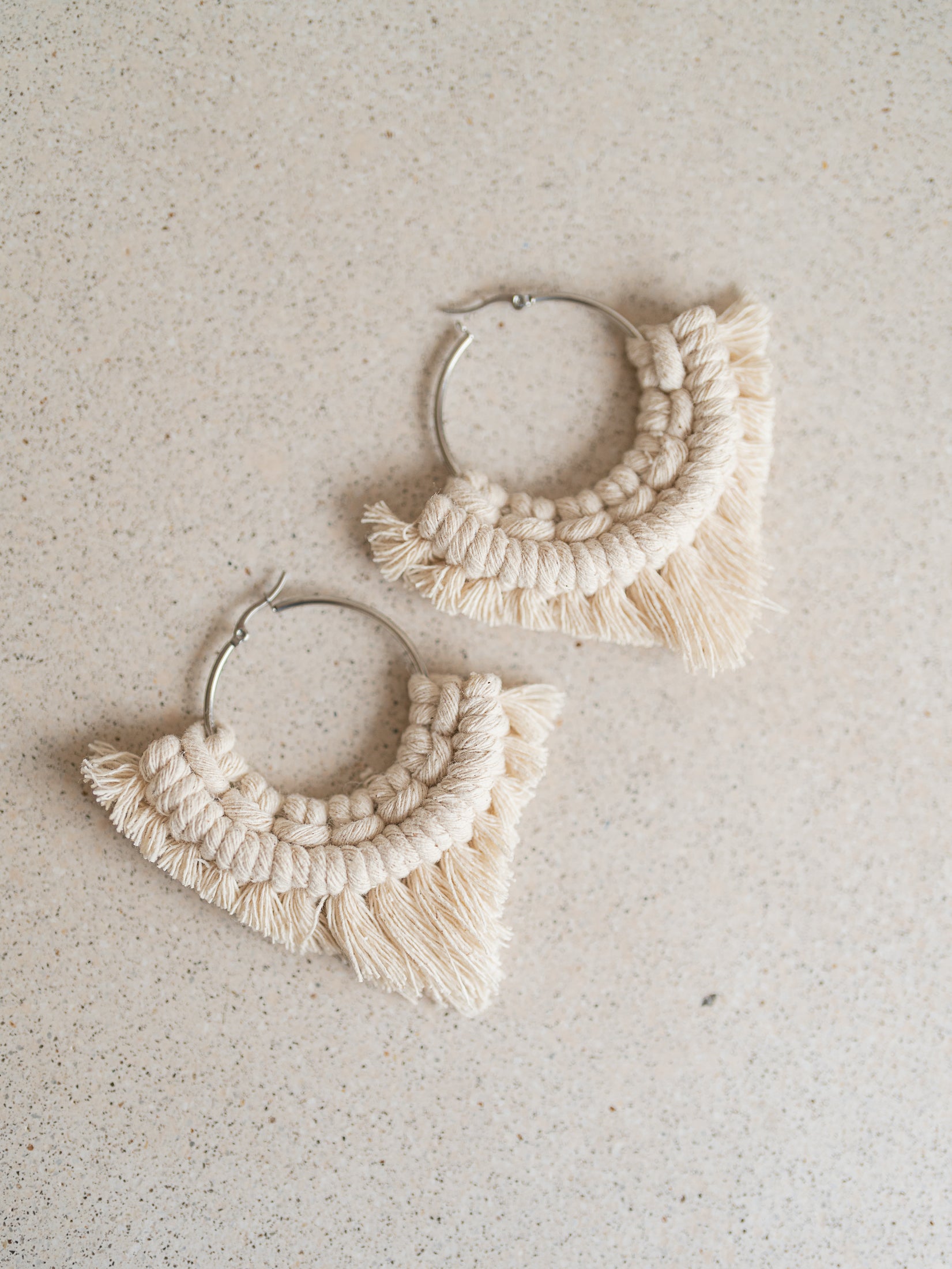 Aretes Macramé Triángulo Hueso MH2