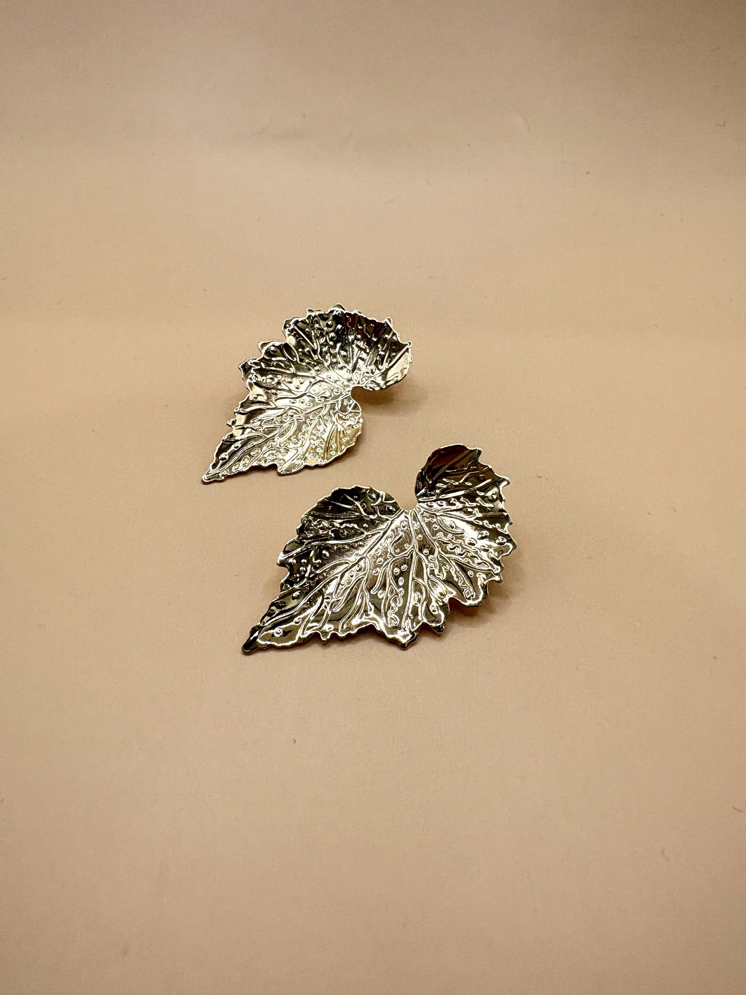 Aretes Media Hoja Dorados N11