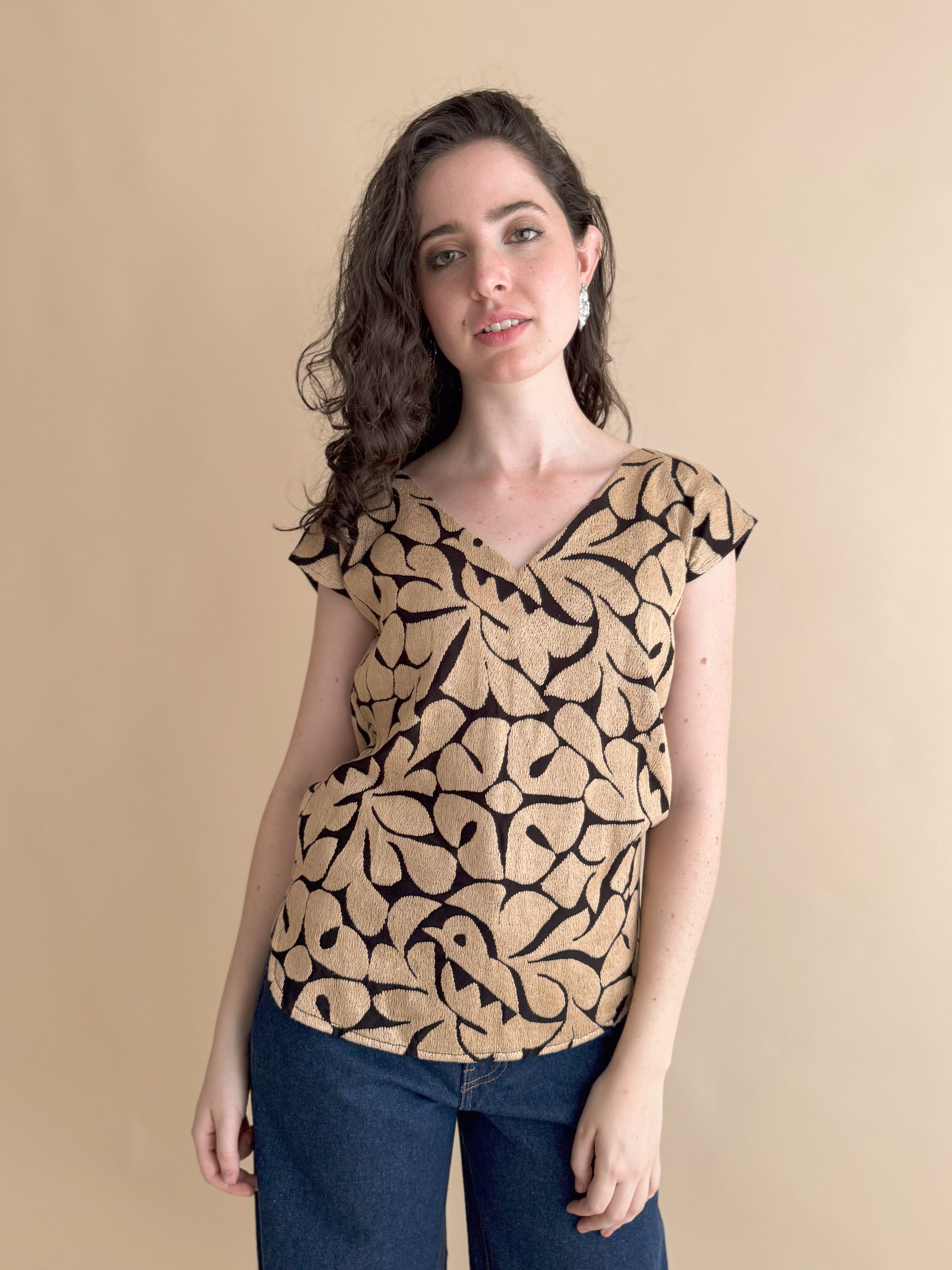 Blusa Jalapa V Negro / Dorado Claro