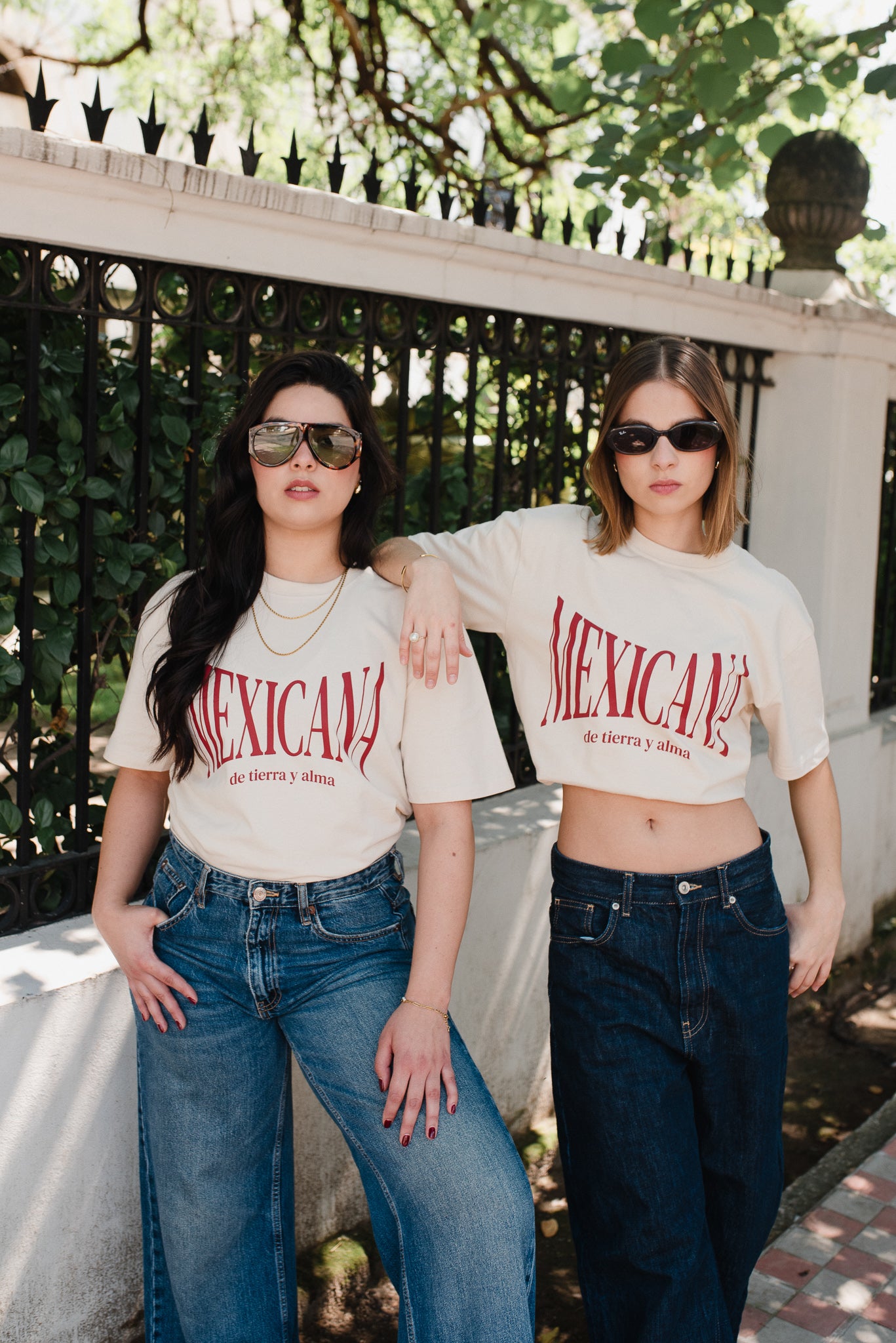 Playera Mexicana De Tierra Y Alma Beige Con Rojo