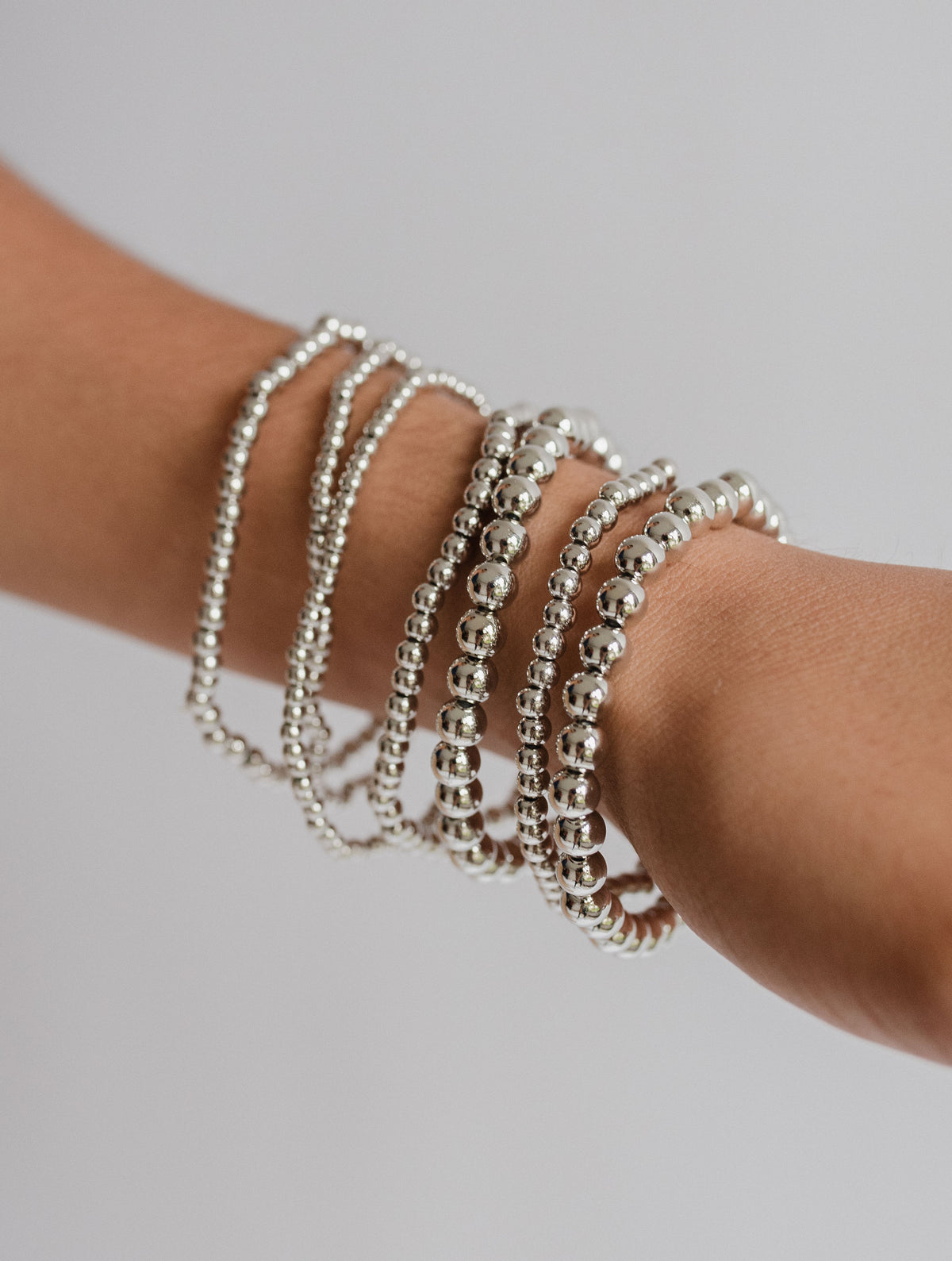 Pulseras Sencillas de Bolitas Plateadas D55