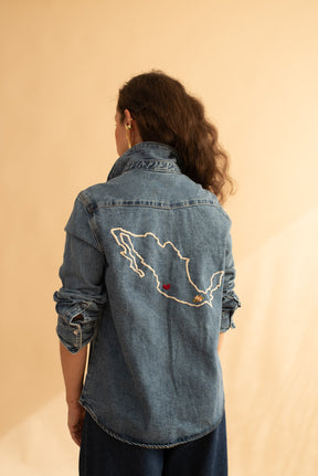 Camisa Mezclilla con mapa bordado